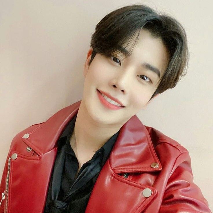 A moment captured by MJ (ASTRO)'s fan