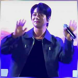 A moment captured by Hwang Chiyeol's fan