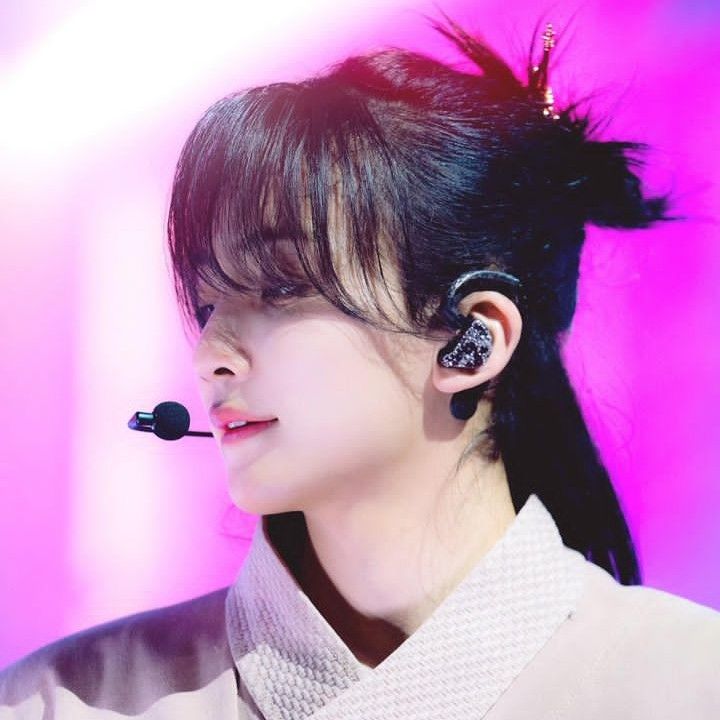 A moment captured by Jeonghan (SEVENTEEN)'s fan