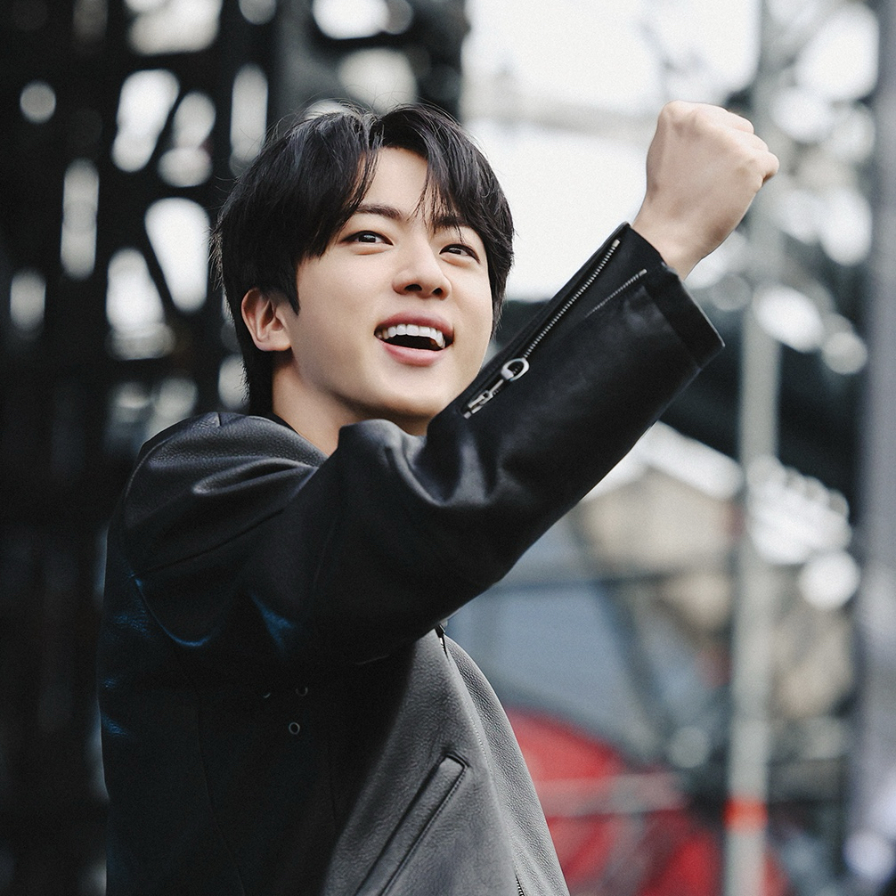 Momen yang diabadikan oleh penggemar Jin (BTS)