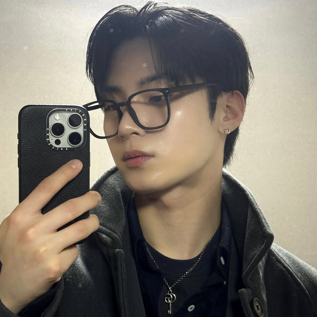 Latest photo of HANGYEOM (OMEGA X)