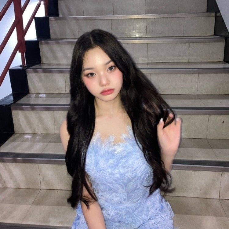 Recent activity shot of Park Boeun (CLASS:y)