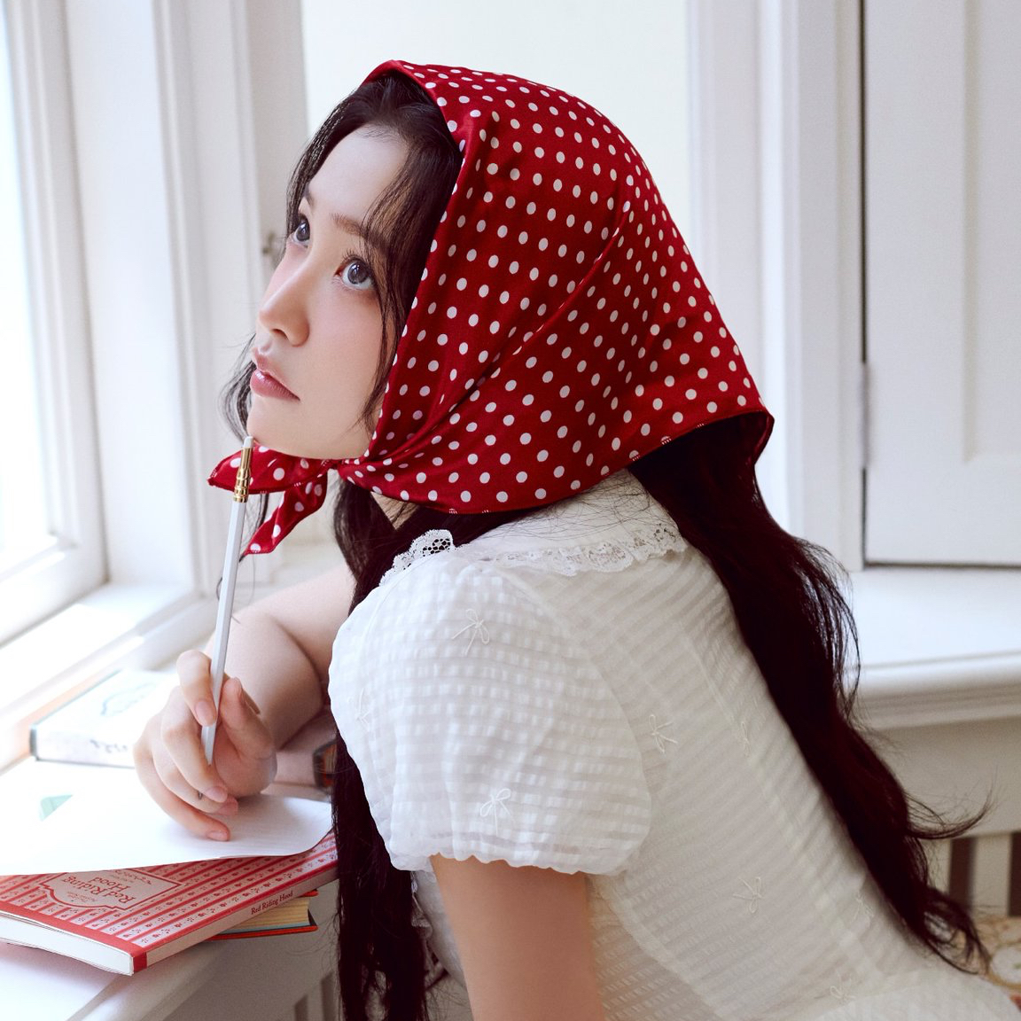 Behind-the-scenes cut of Yeri (Red Velvet)