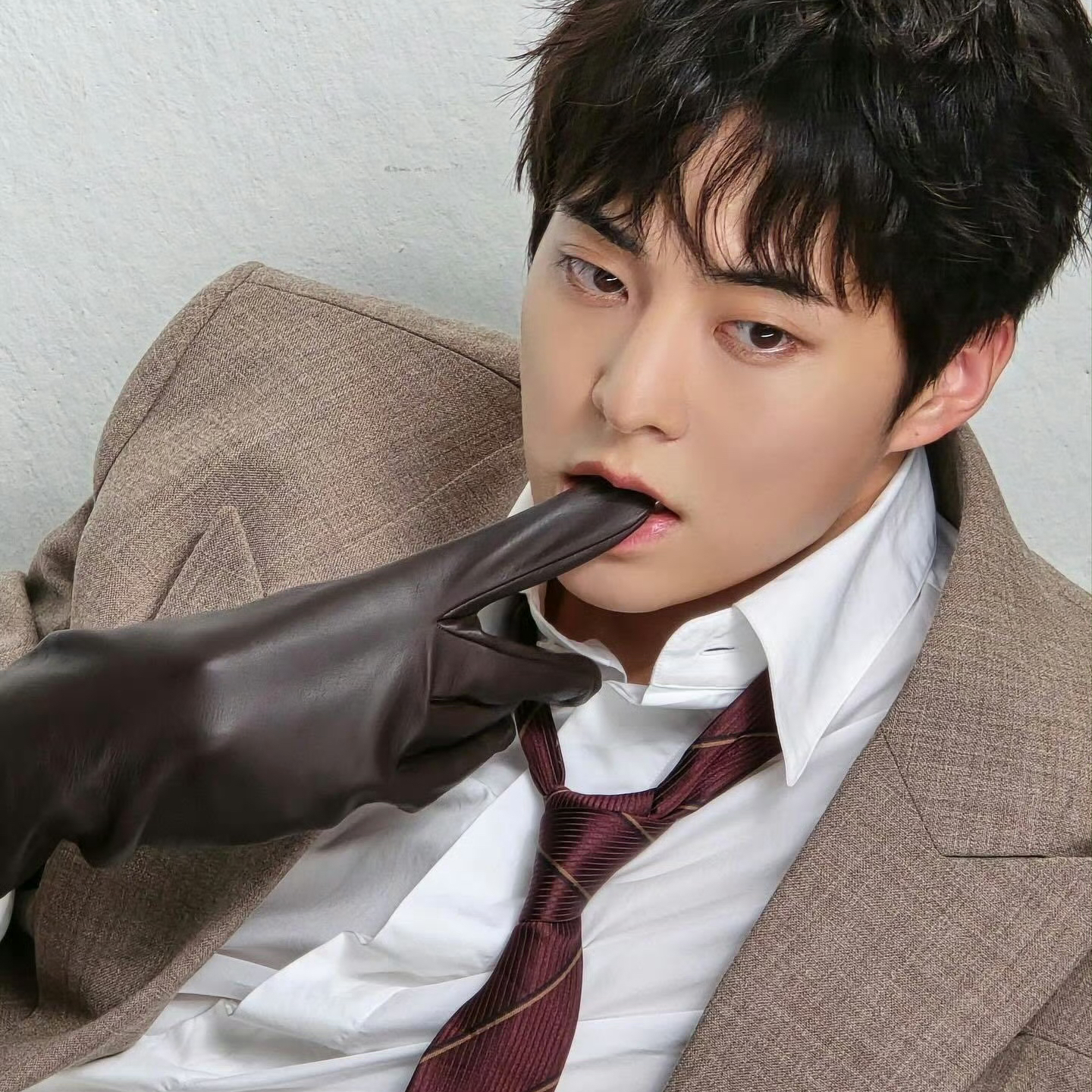 Behind-the-scenes cut of Xiumin (EXO)