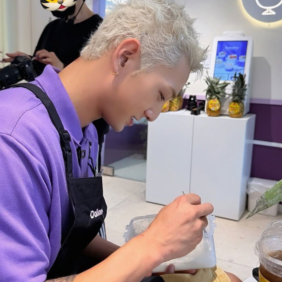 A moment captured by Baekho's fan