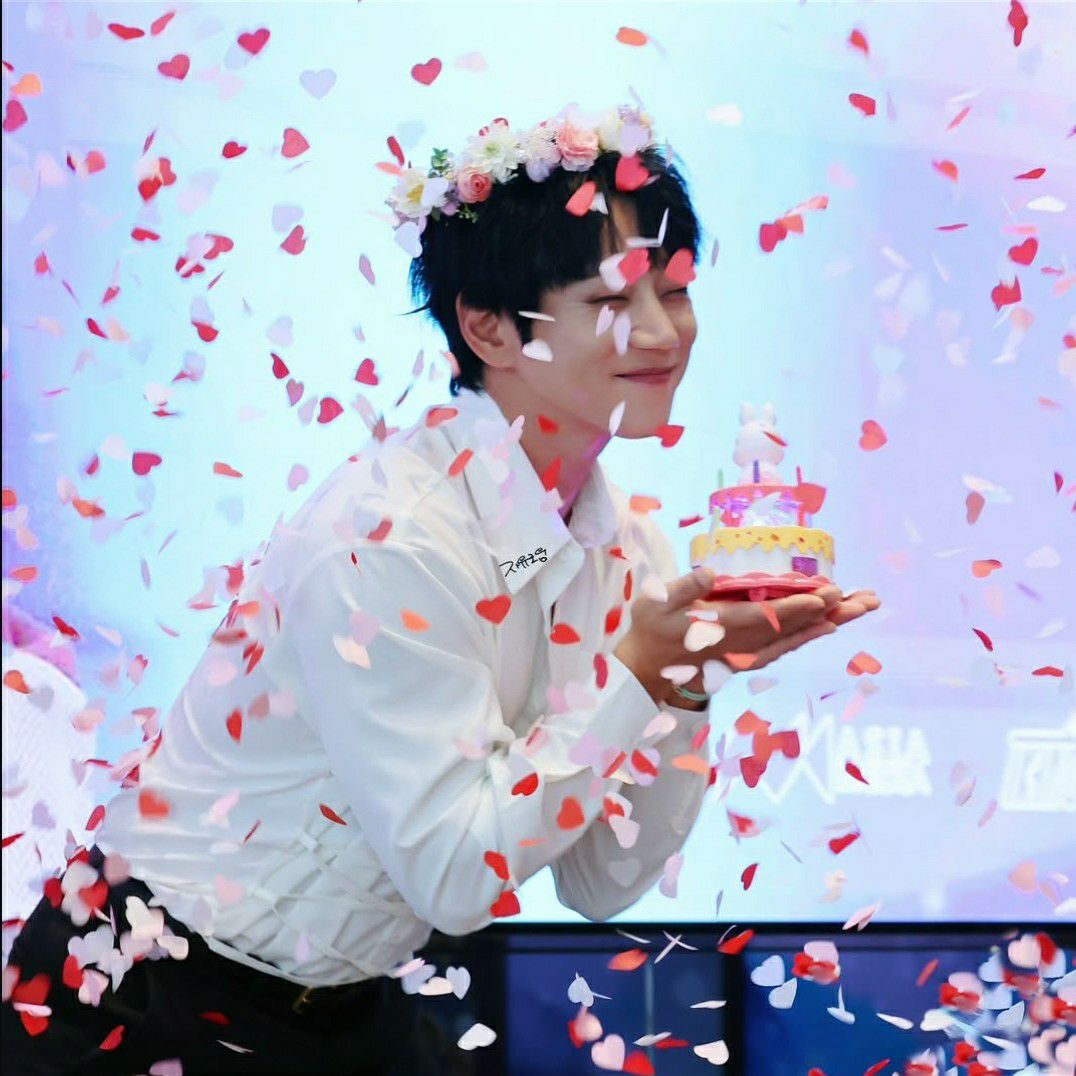 Recent activity shot of Hwang Chiyeol