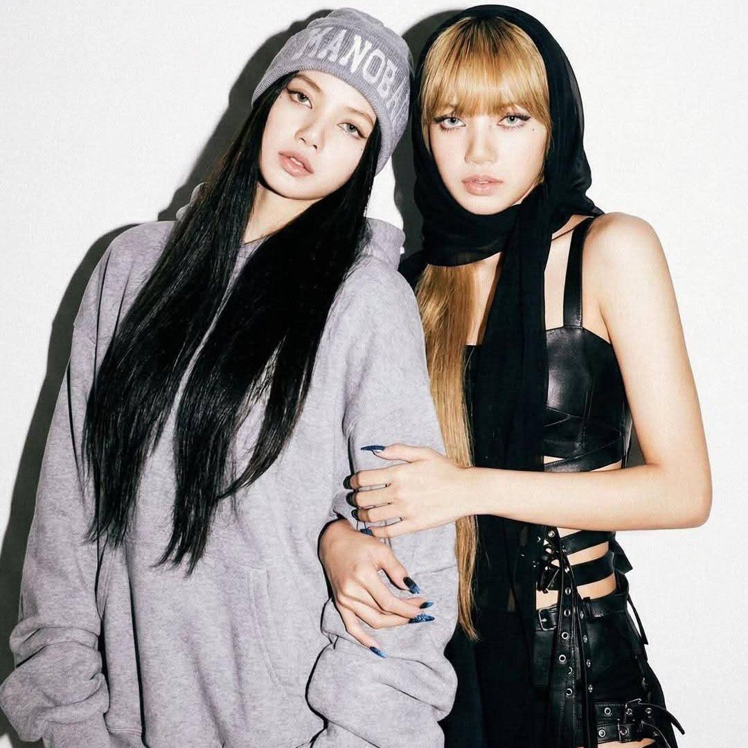 Lisa (BLACKPINK)的最新照片