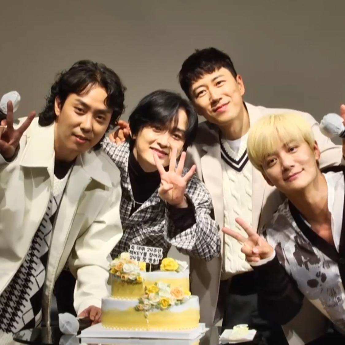 Behind-the-scenes cut of SECHSKIES