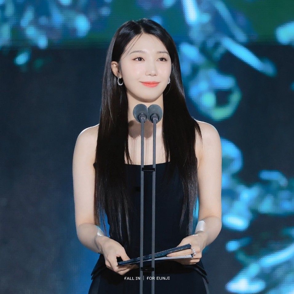 A moment captured by Jeong Eunji (Apink)'s fan