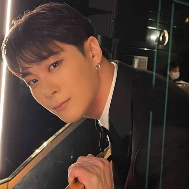 아스트로의 최신 사진