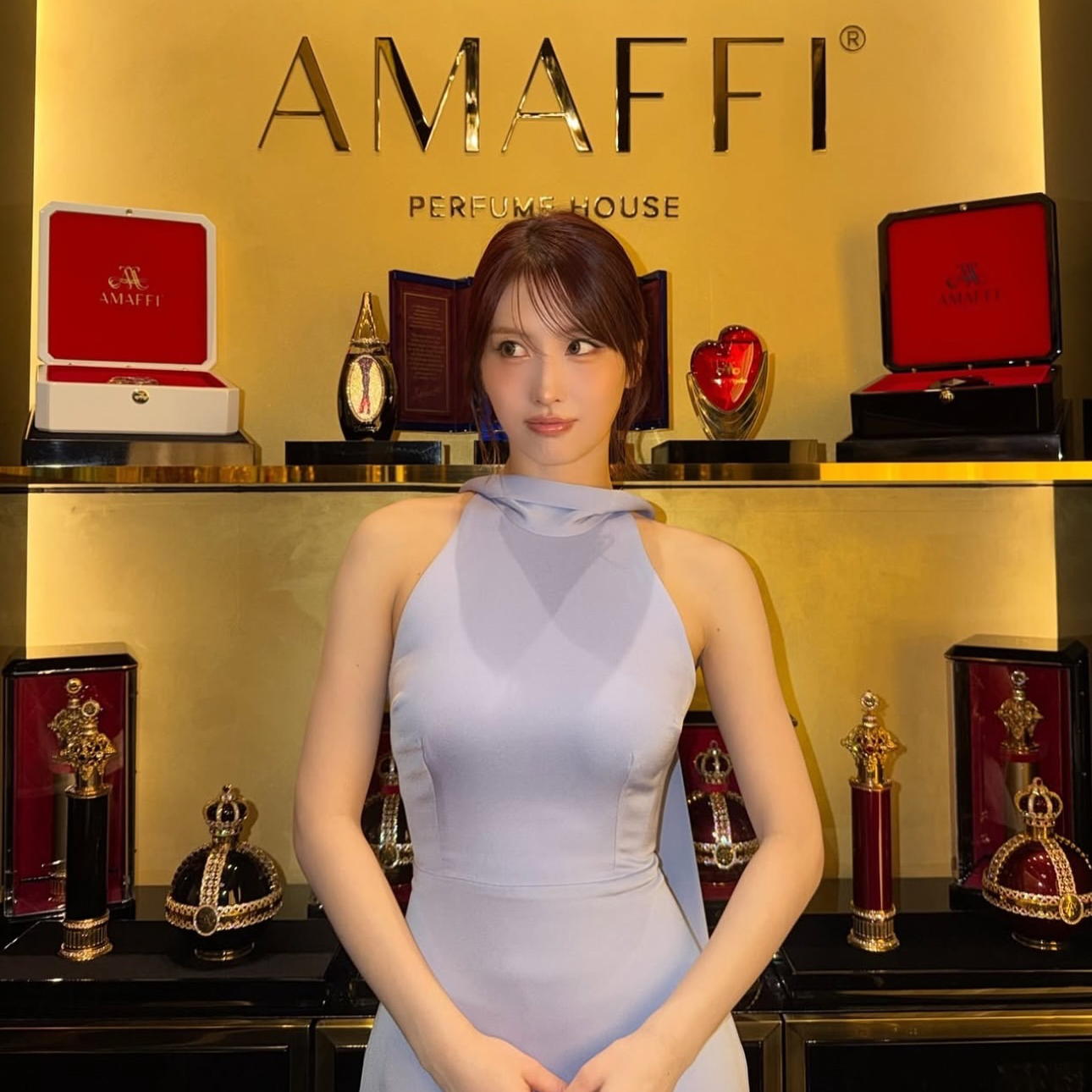 Behind-the-scenes cut of Momo (TWICE)