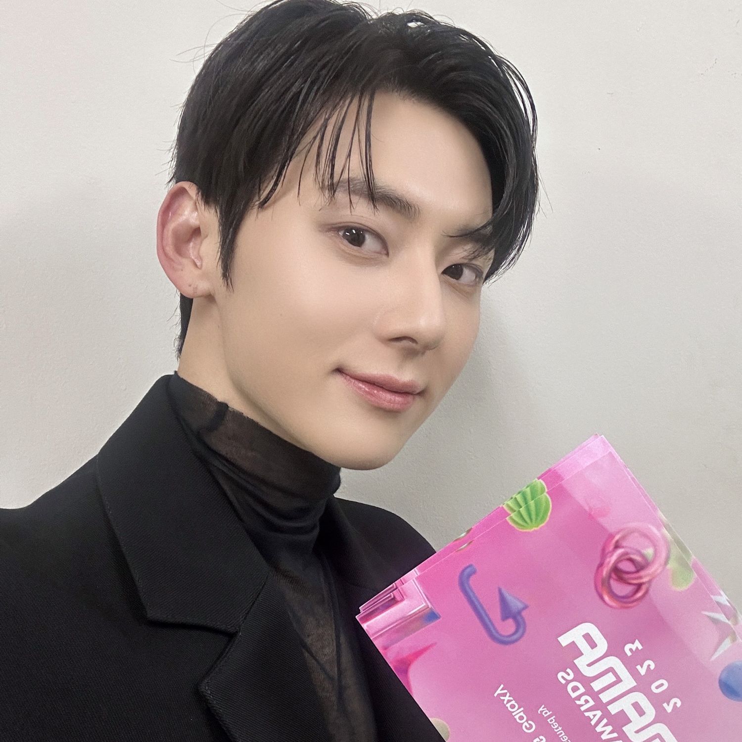 A moment captured by Hwang Minhyun's fan