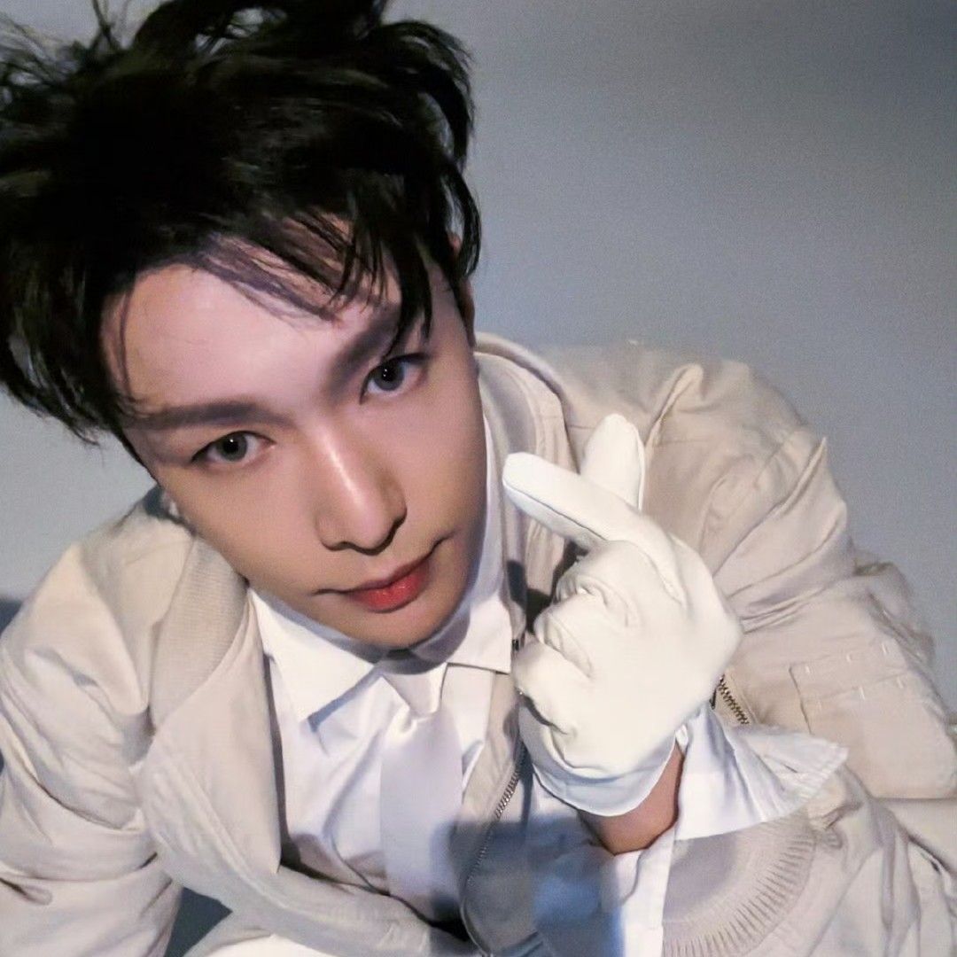 Latest photo of Lay (EXO)