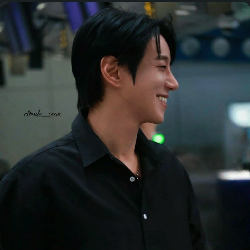 Recent activity shot of Hwang Chiyeol