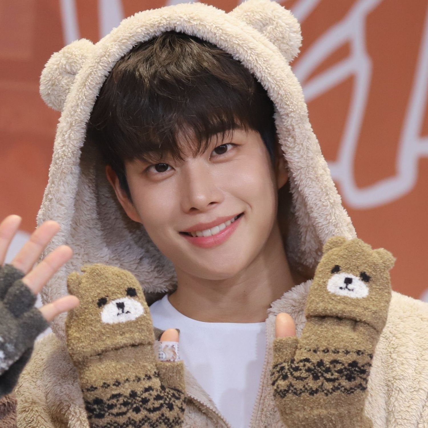 Behind-the-scenes cut of MJ (ASTRO)