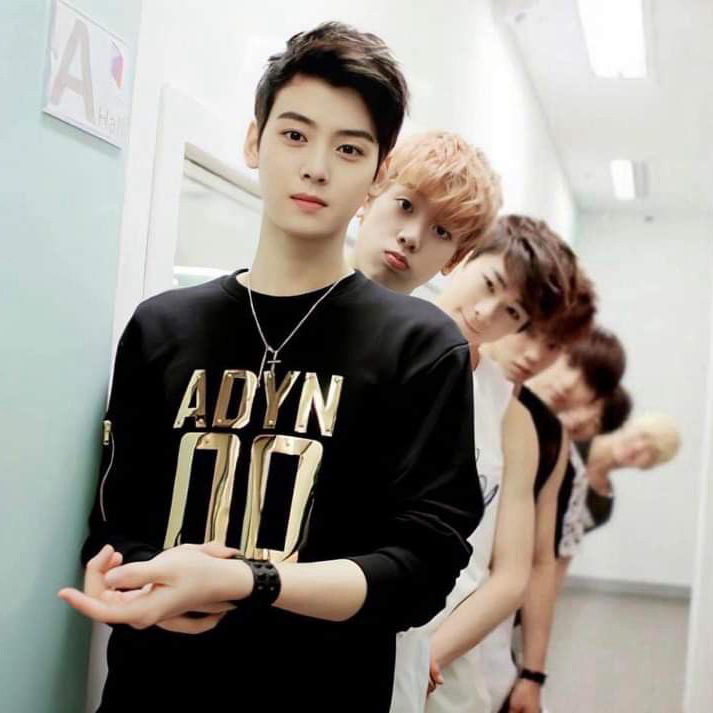 아스트로 최근 활동샷