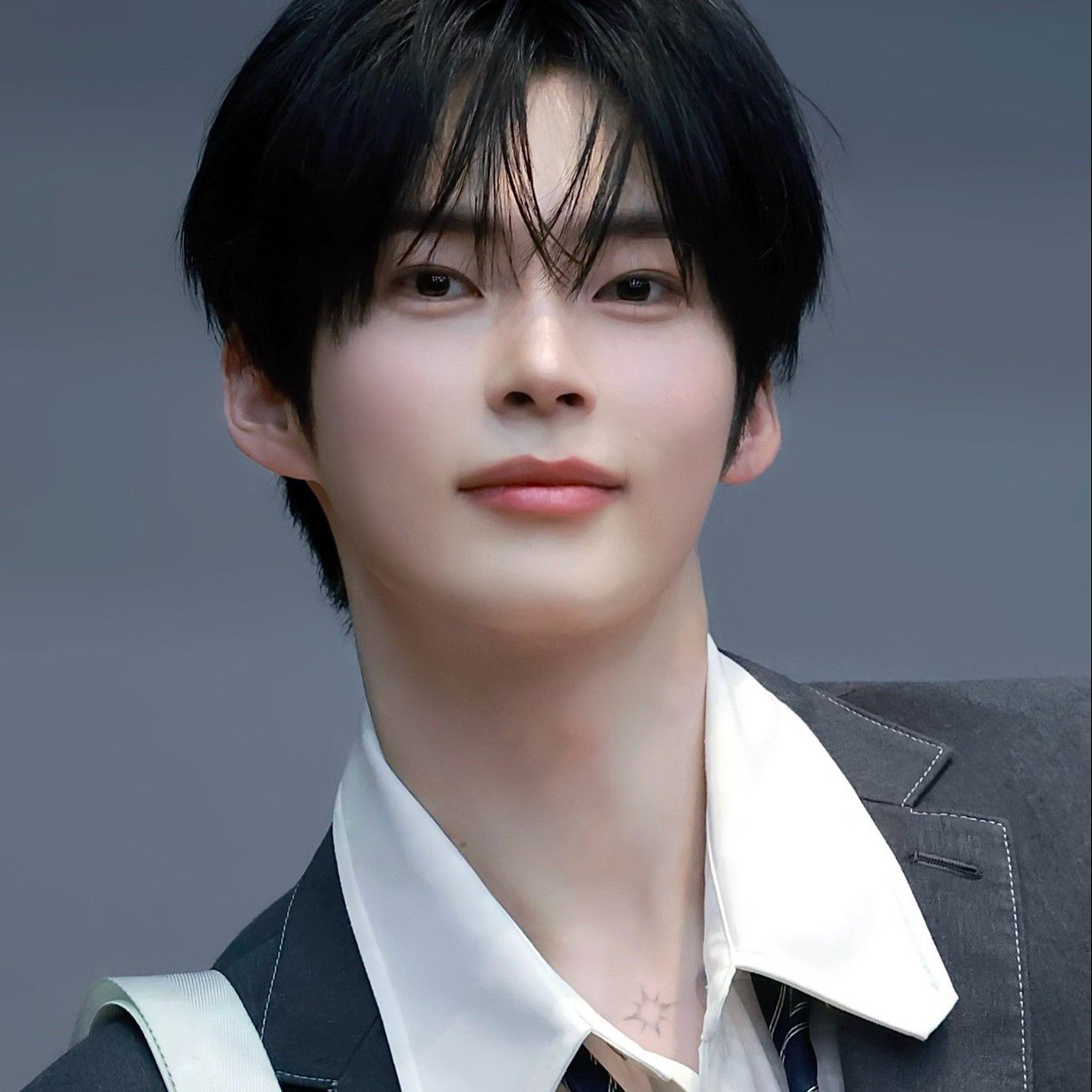 Foto aktivitas terbaru Sung Hanbin (ZEROBASEONE)