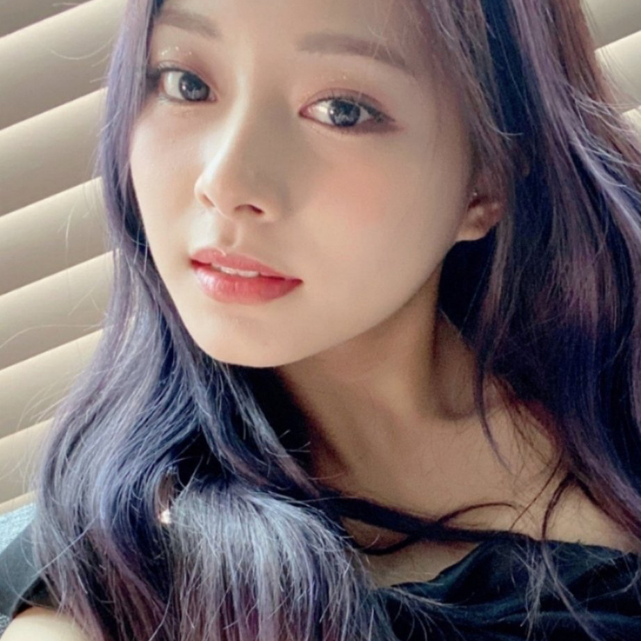Latest photo of Tzuyu (TWICE)