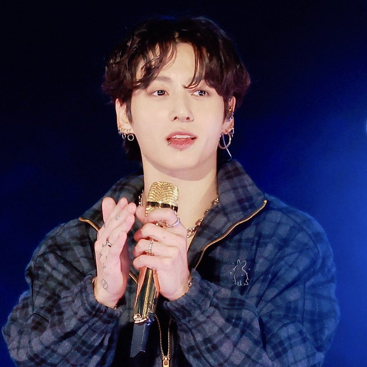 Trending idol content in the community