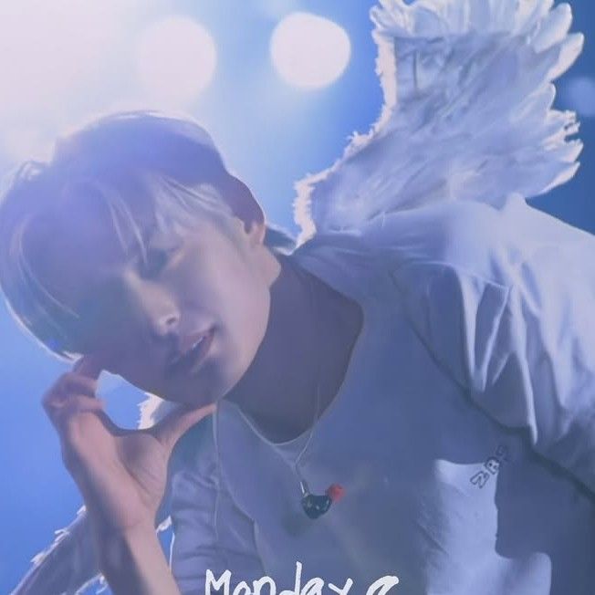 Behind-the-scenes cut of Kim Jiwoong (ZEROBASEONE)