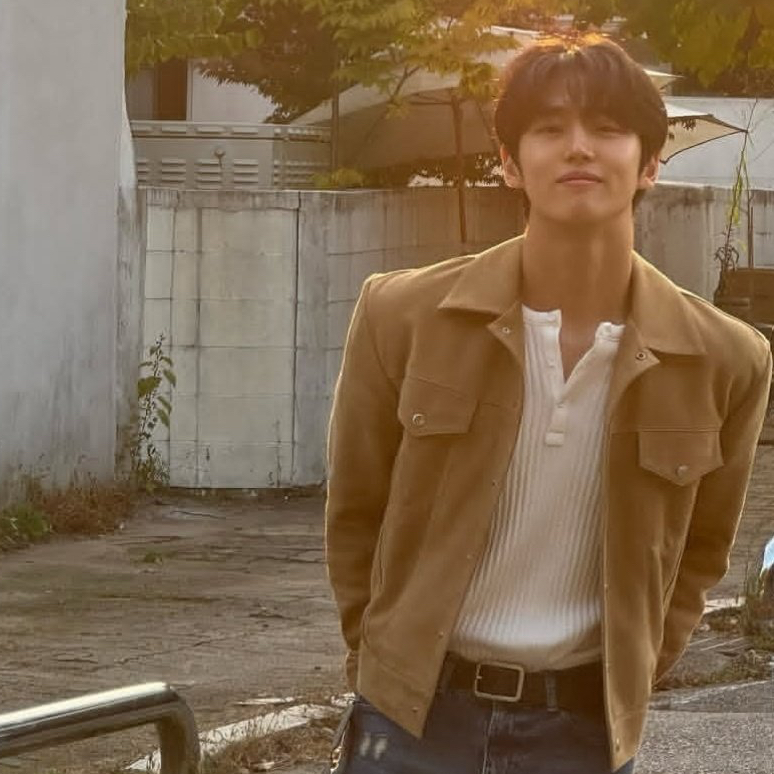 Foto terbaru Hongseok (PENTAGON)