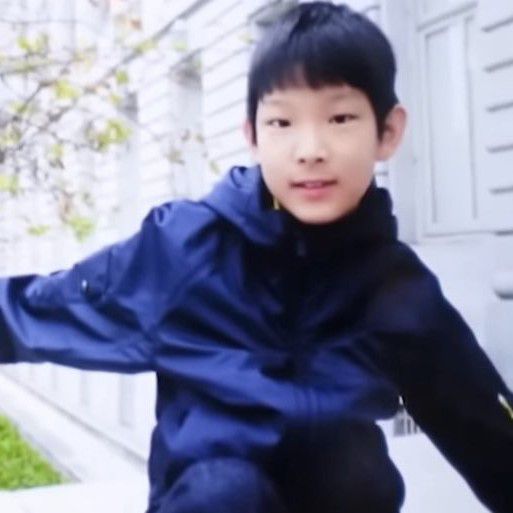 Behind-the-scenes cut of Steven (AHOF)