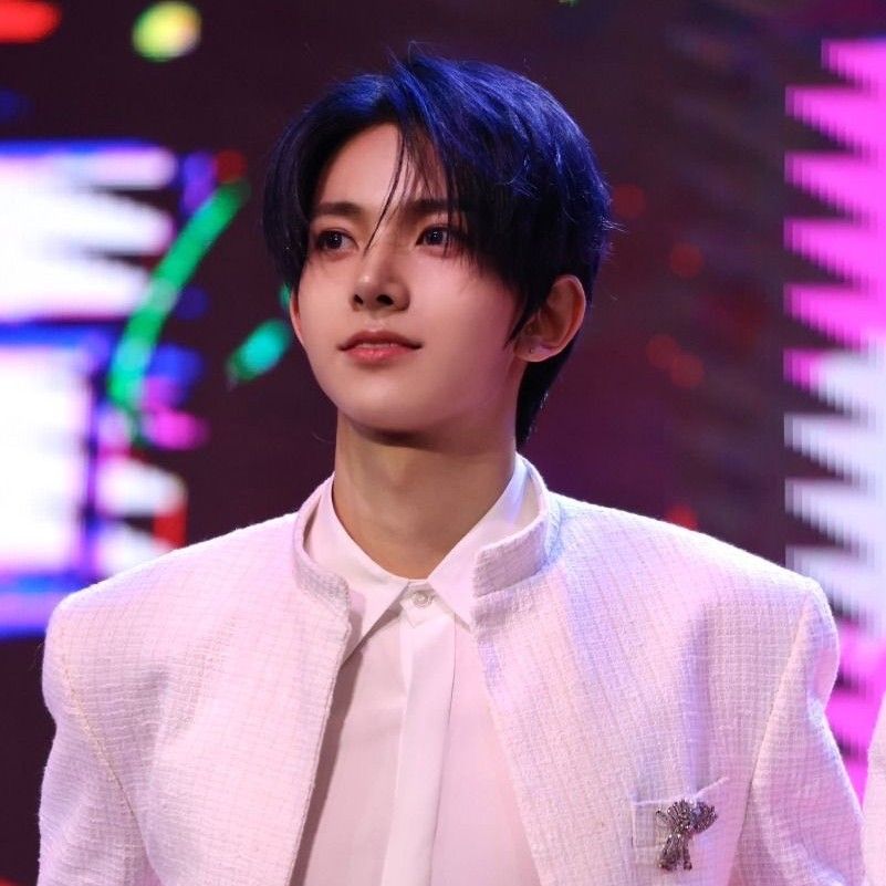 Latest photo of Heeseung (ENHYPEN)