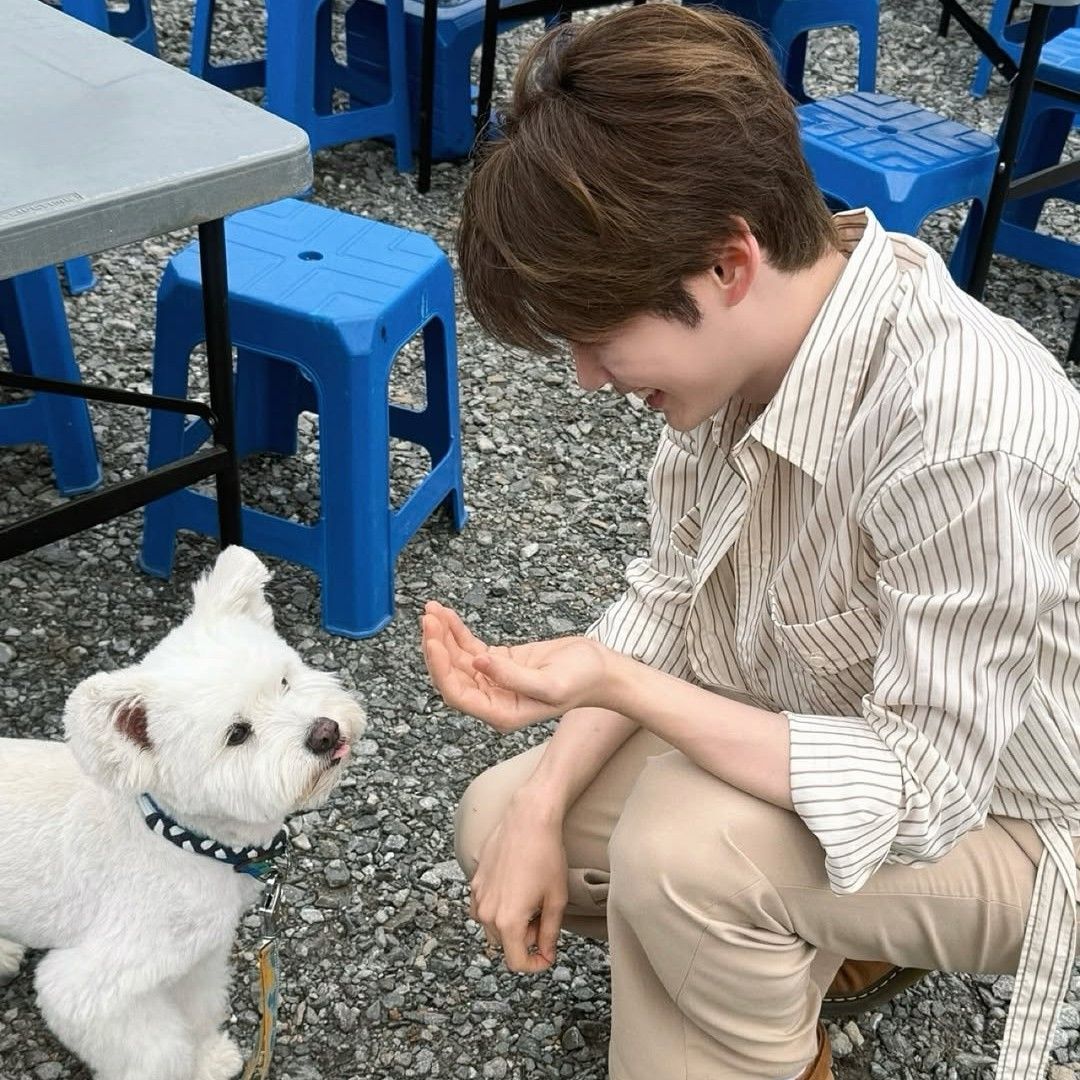 Latest photo of Sung Hanbin (ZEROBASEONE)