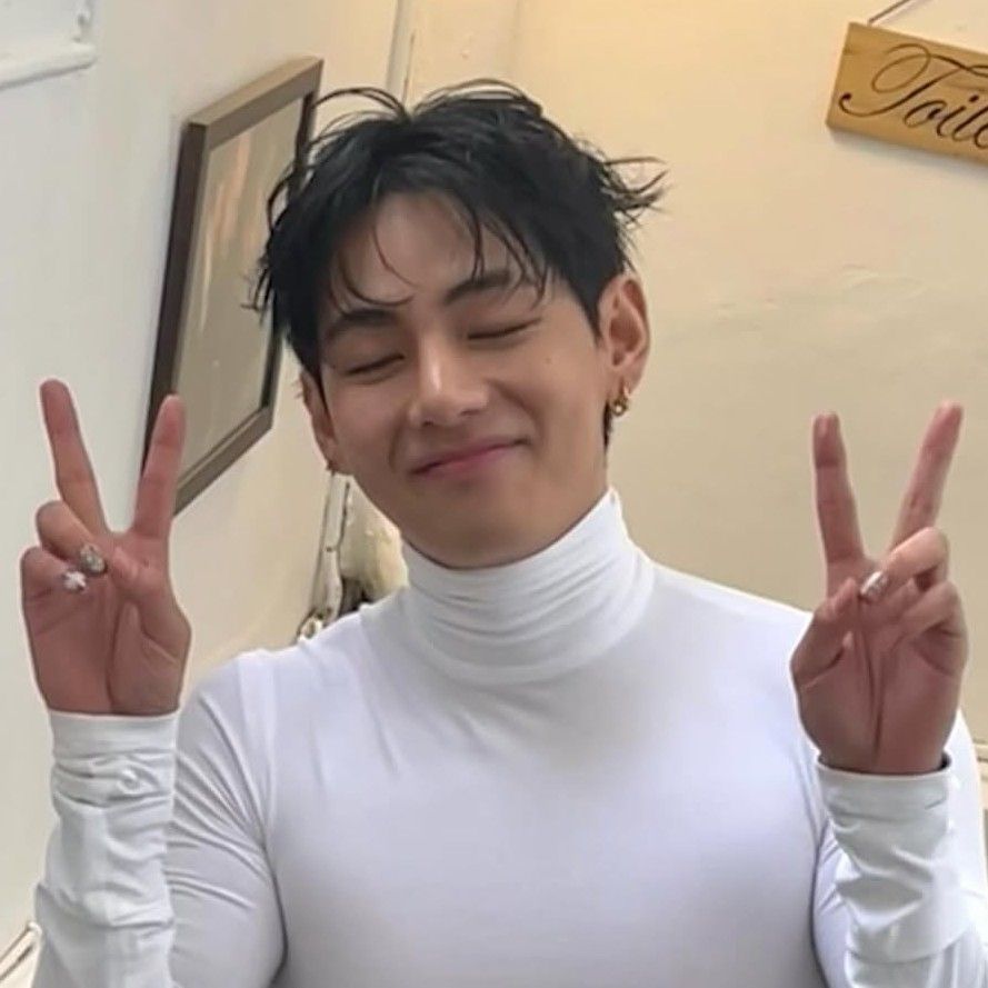 Latest photo of V (BTS)