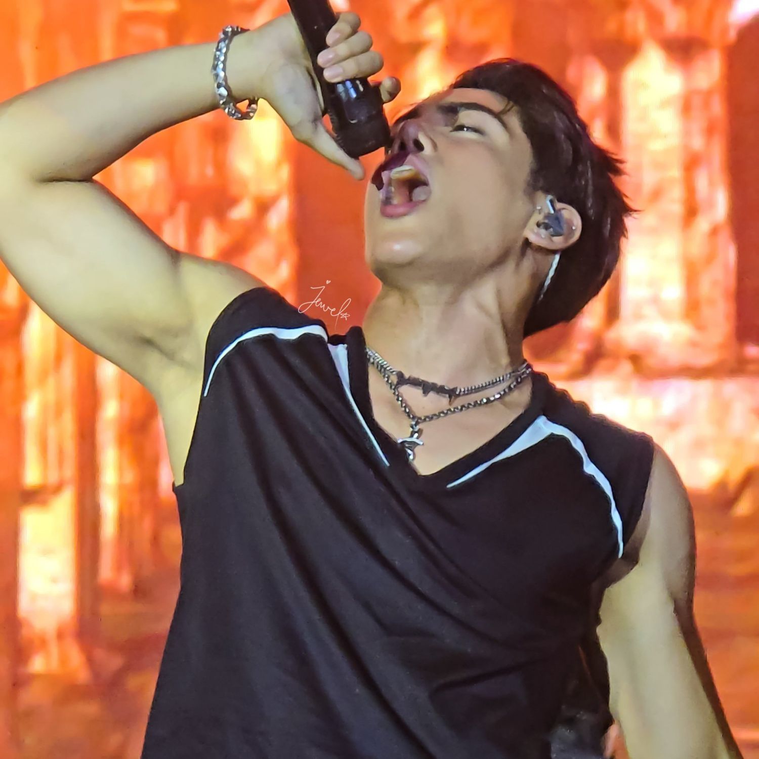 A moment captured by Stell (SB19)'s fan