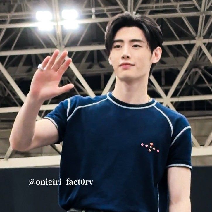 Recent activity shot of Sunghoon (ENHYPEN)
