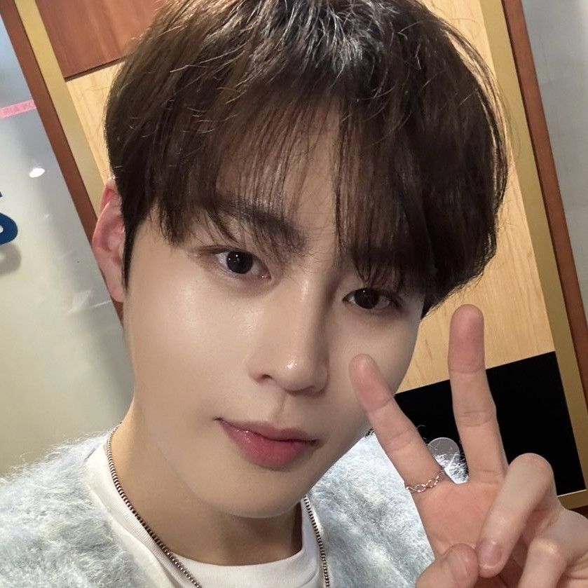 Latest photo of Ha Sungwoon