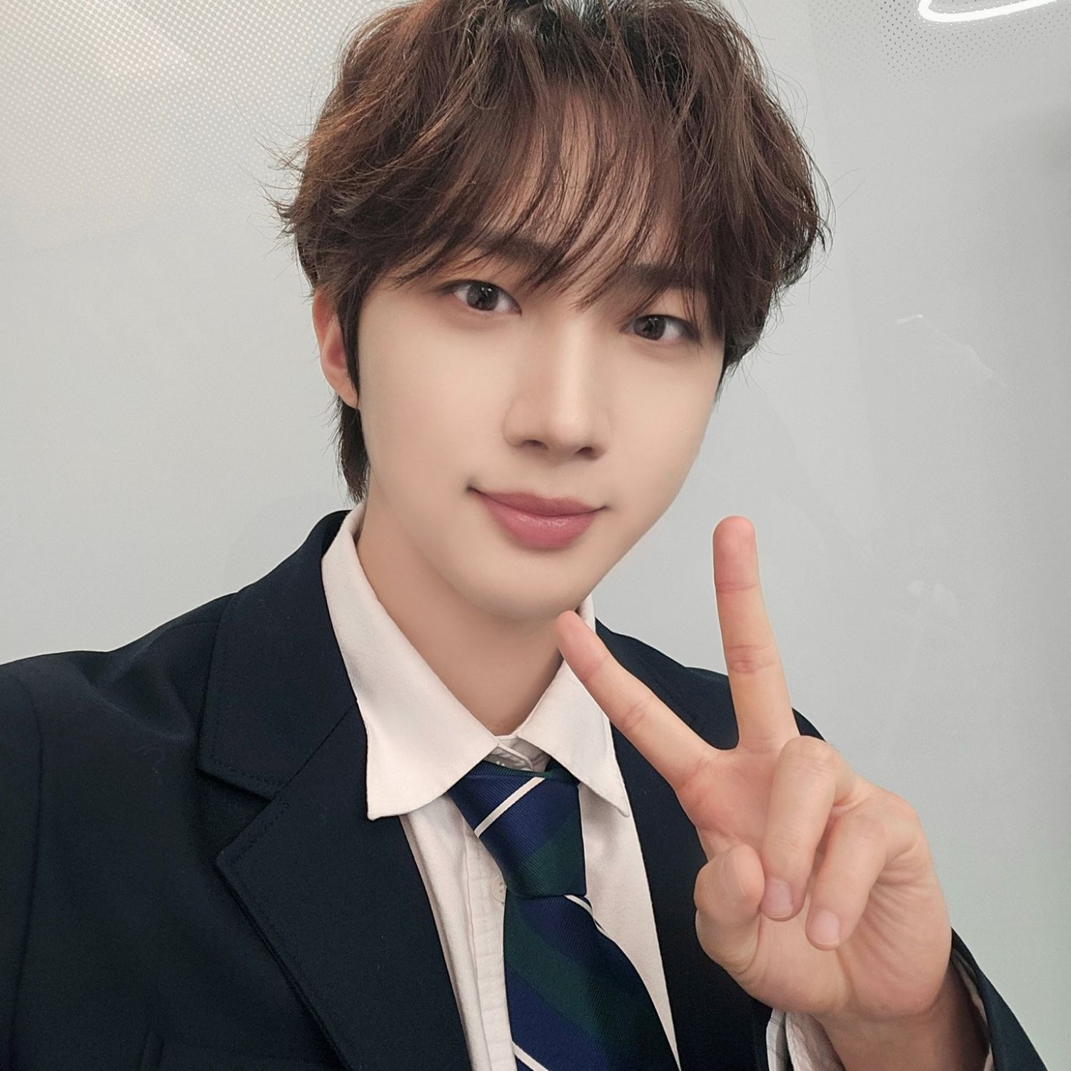 A moment captured by Hui (PENTAGON)'s fan