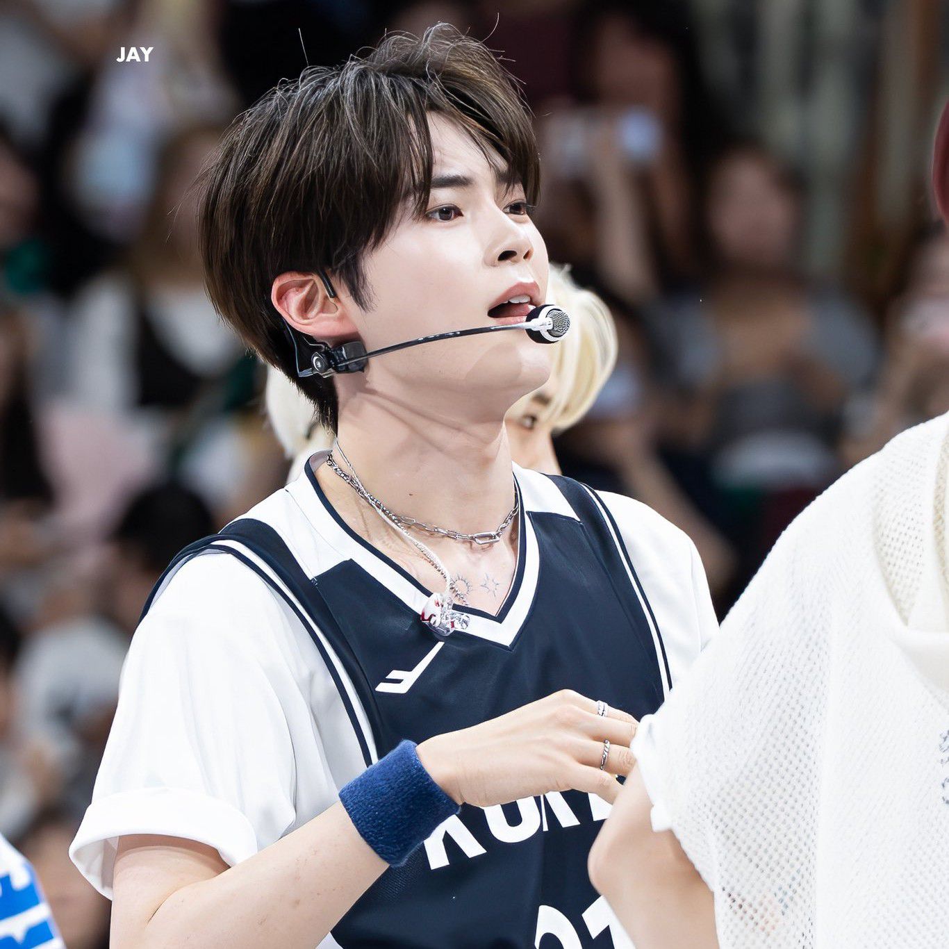 A moment captured by Sung Hanbin (ZEROBASEONE)'s fan