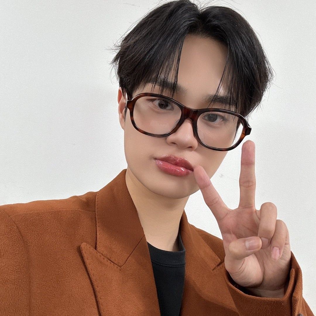 Latest photo of Lee Daehwi (AB6IX)