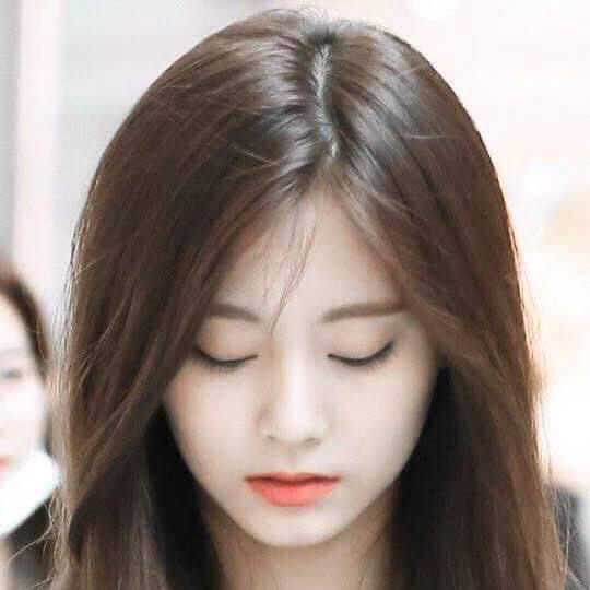 Momen yang diabadikan oleh penggemar Mina (TWICE)