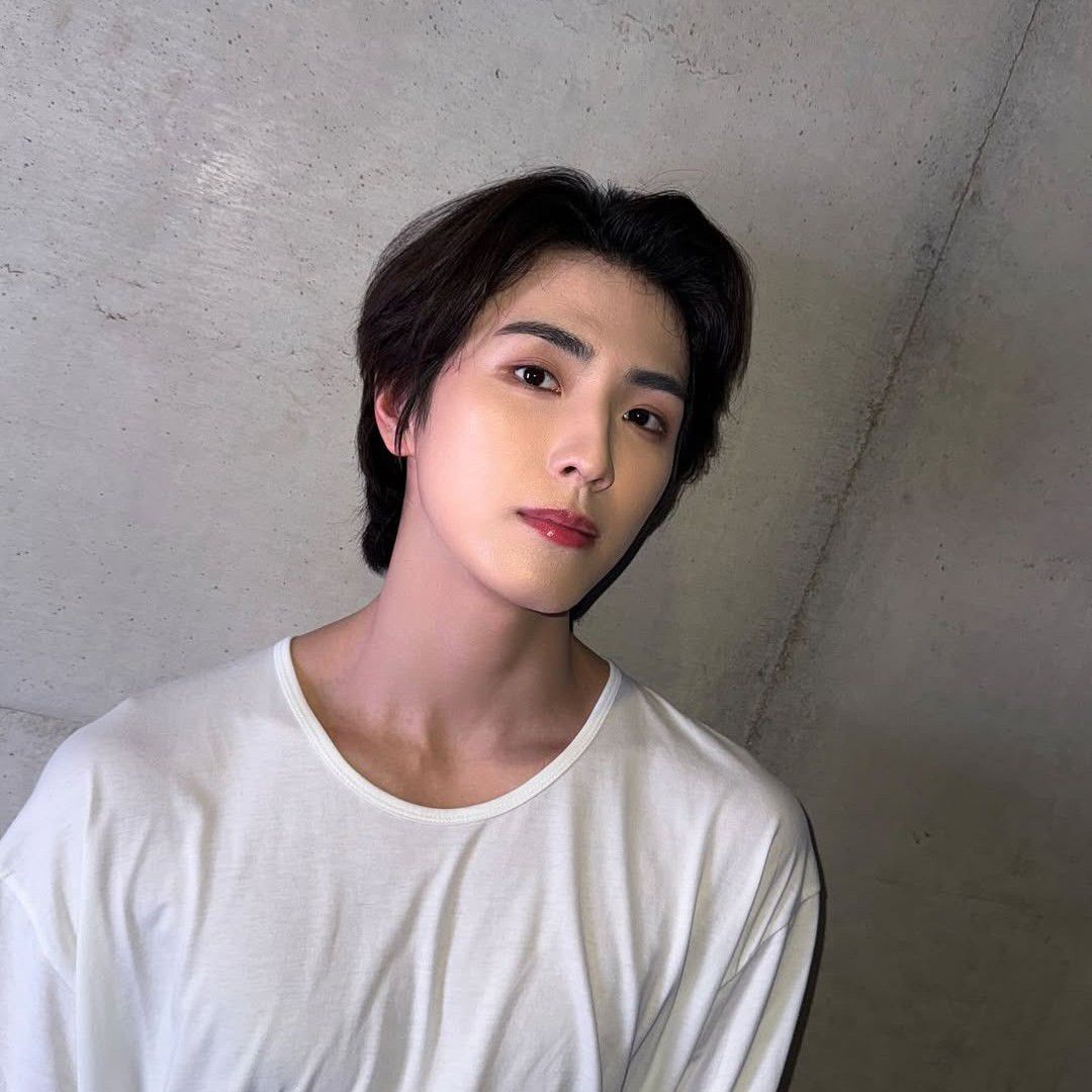 Latest photo of Yonghee (CIX)