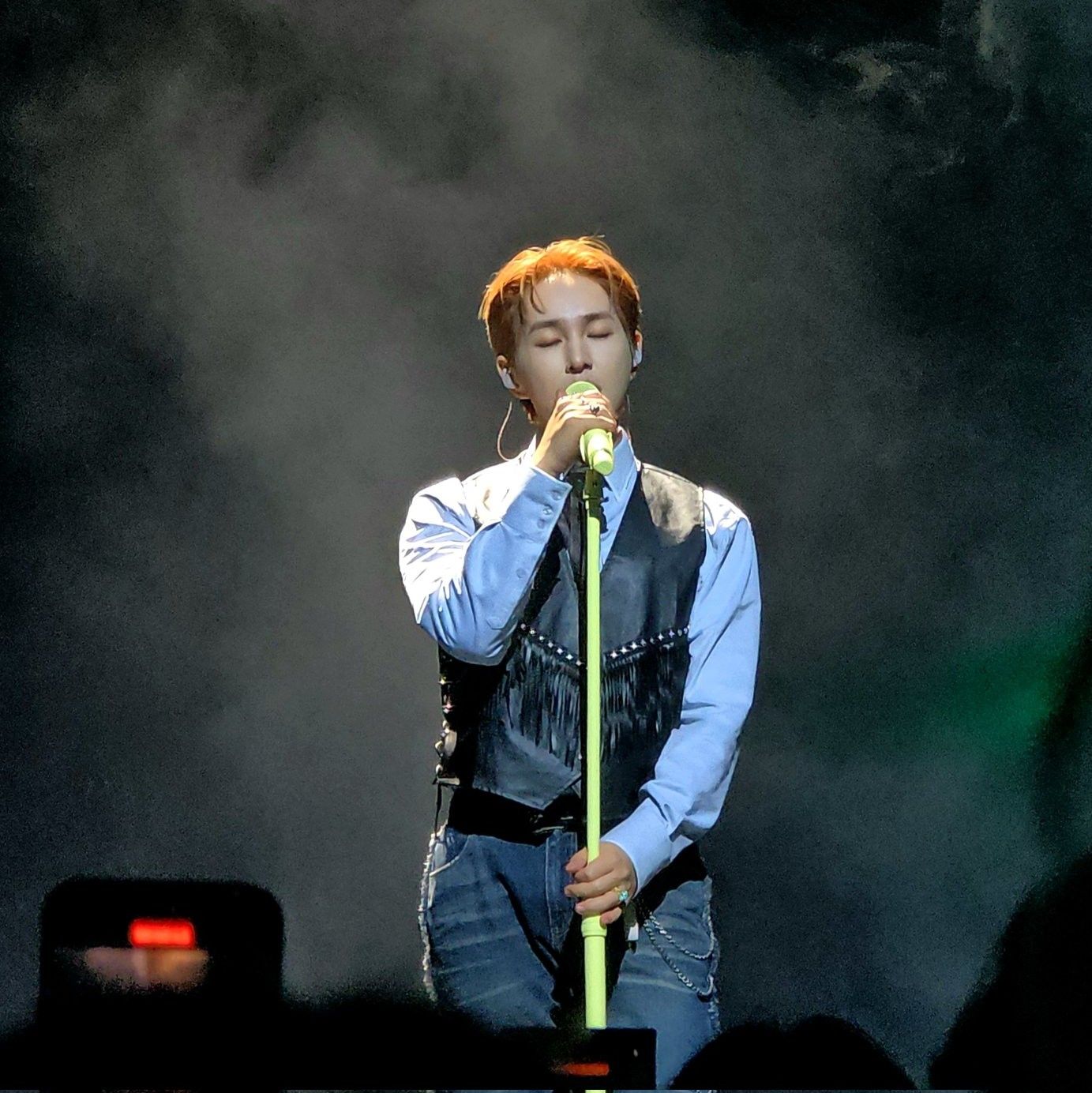 Behind-the-scenes cut of Onew (SHINee)