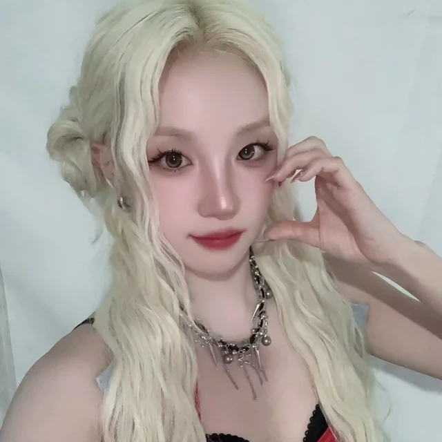 Recent activity shot of Yuqi (i-dle)