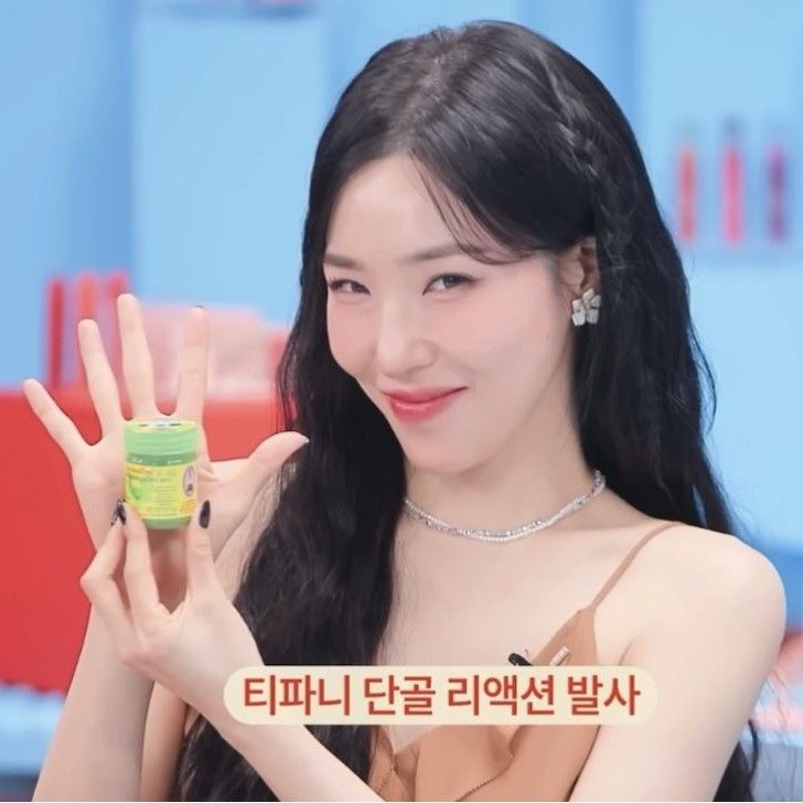 Behind-the-scenes cut of Tiffany Young (Girls' Generation)