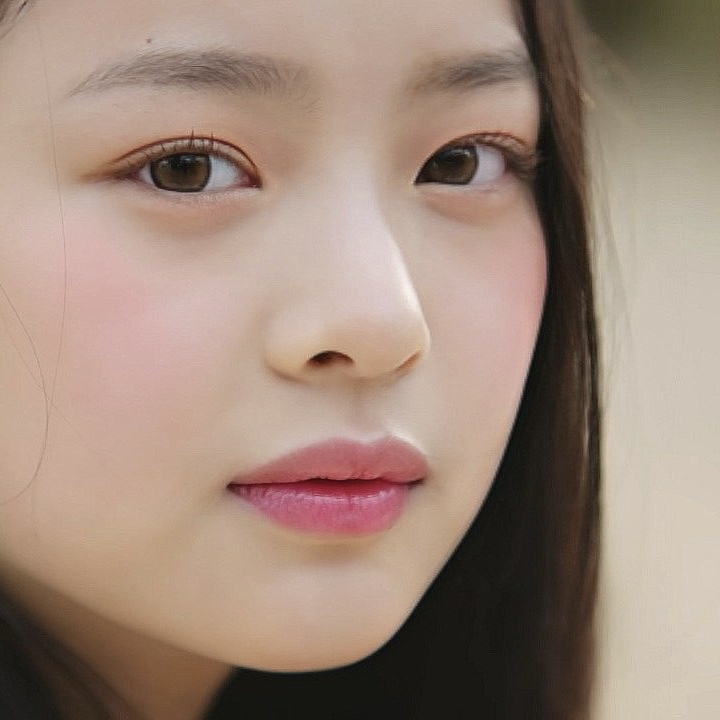 Latest photo of HANNI (NewJeans)