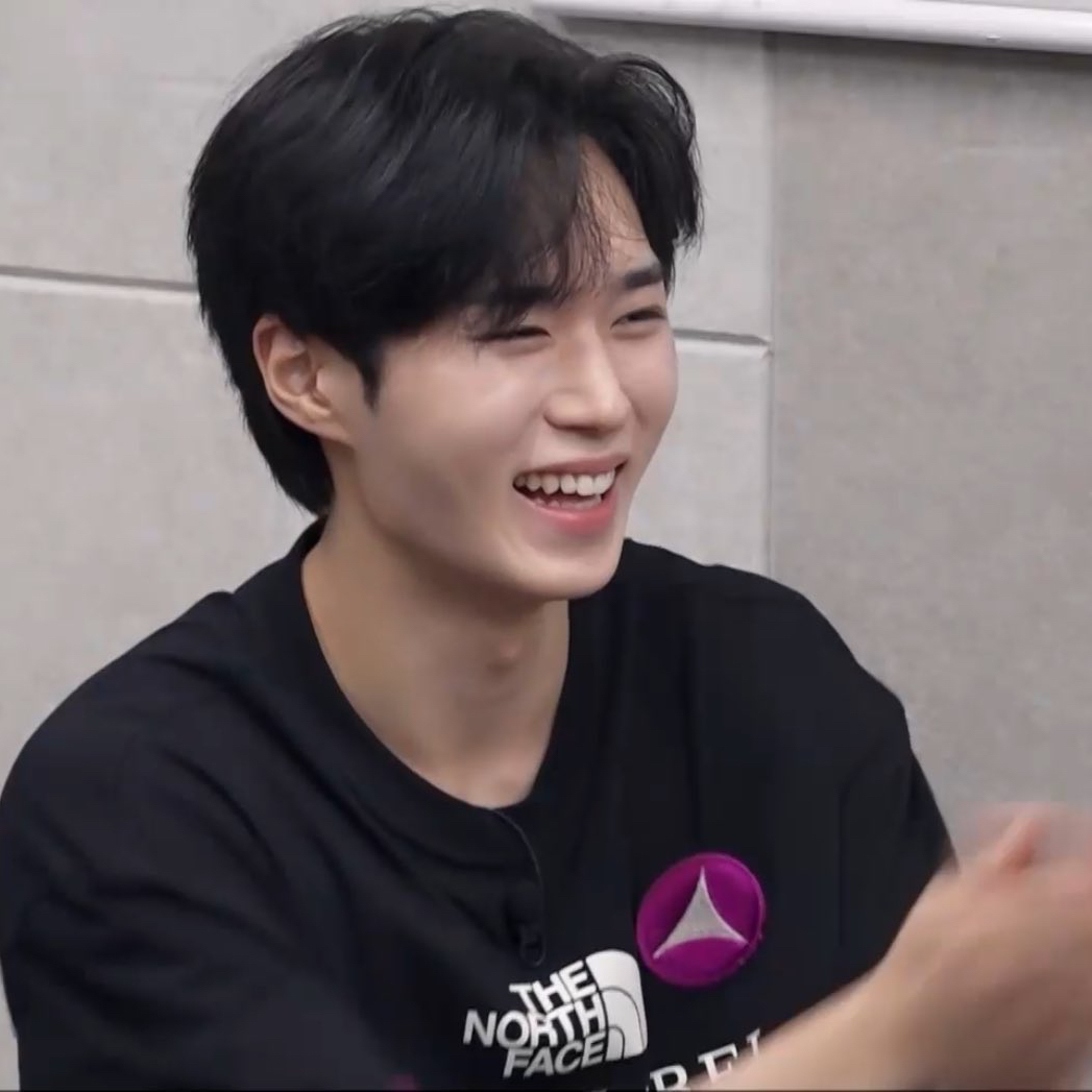 Behind-the-scenes cut of Kim Junseo (ALPHA DRIVE ONE)