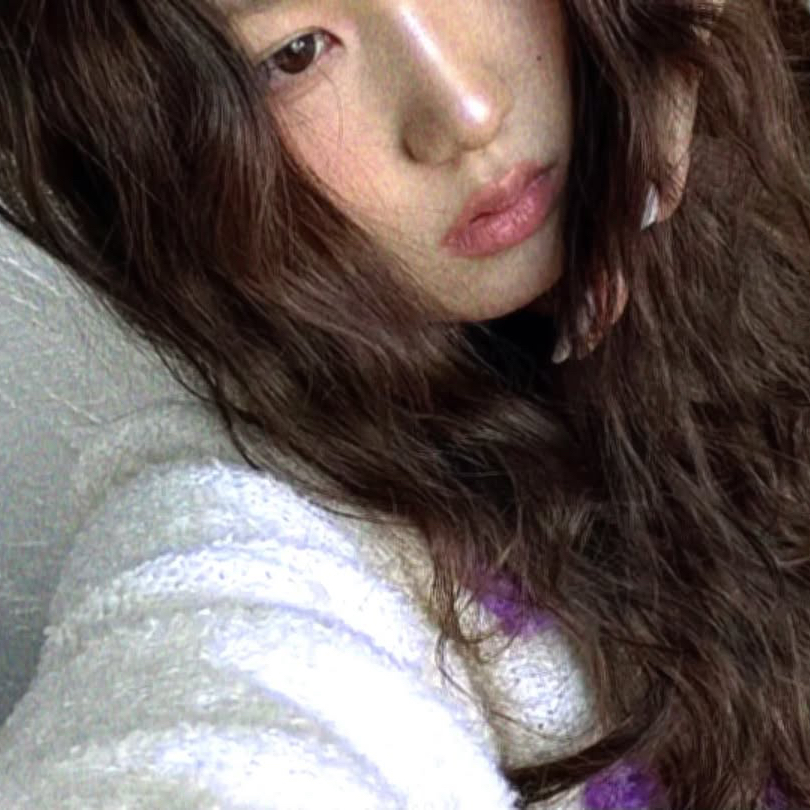 A moment captured by Yoon Jiyoon (izna)'s fan
