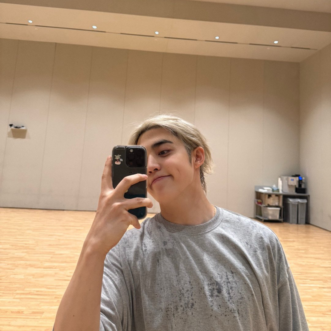 Behind-the-scenes cut of SEVENTEEN