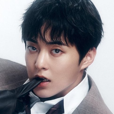 Behind-the-scenes cut of Xiumin (EXO)