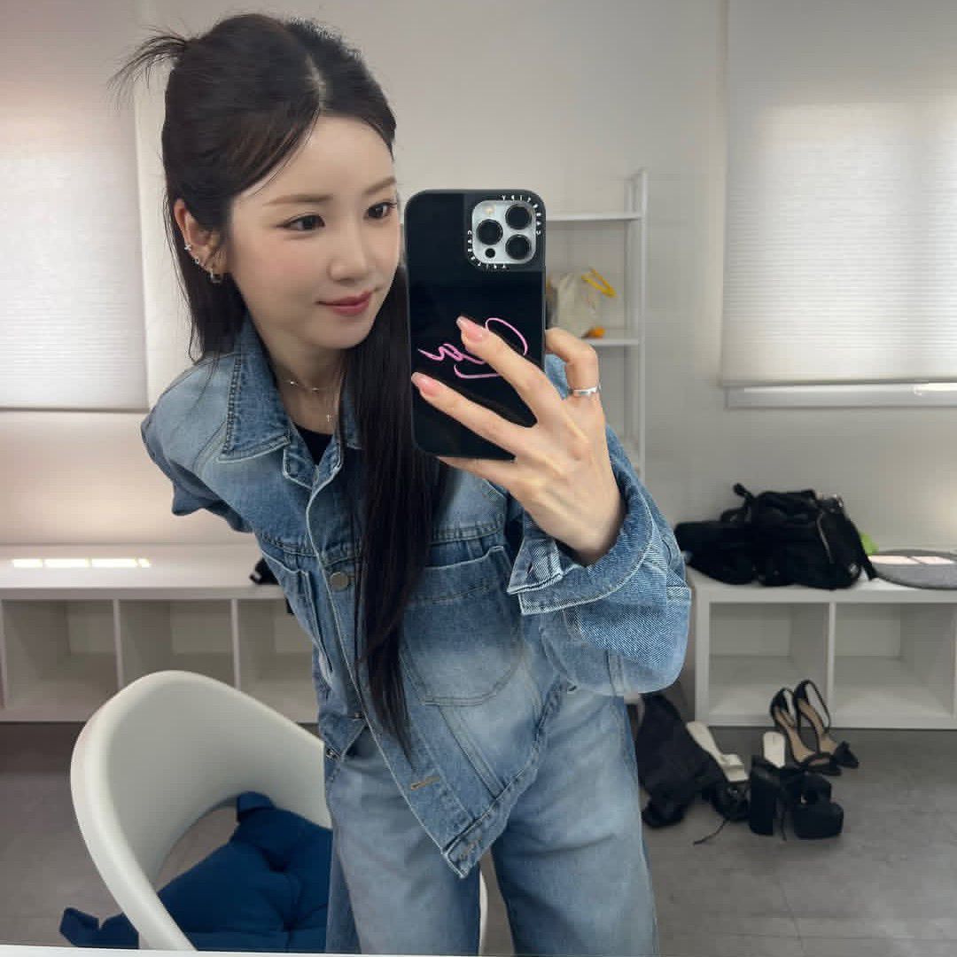 Behind-the-scenes cut of Park Chorong (Apink)