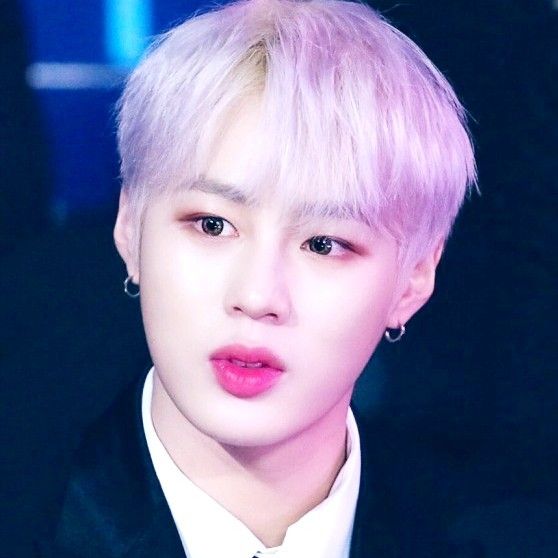 ハ・ソンウンの舞台裏ショット