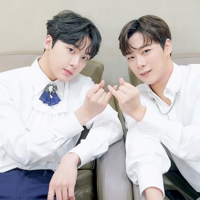 아스트로의 최신 사진