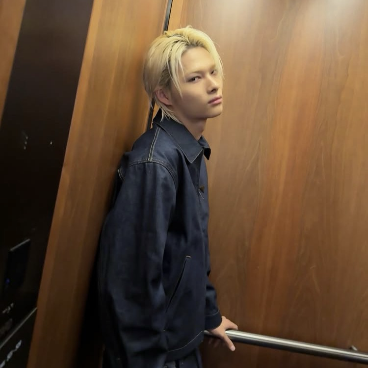 Foto aktivitas terbaru NI-KI (ENHYPEN)