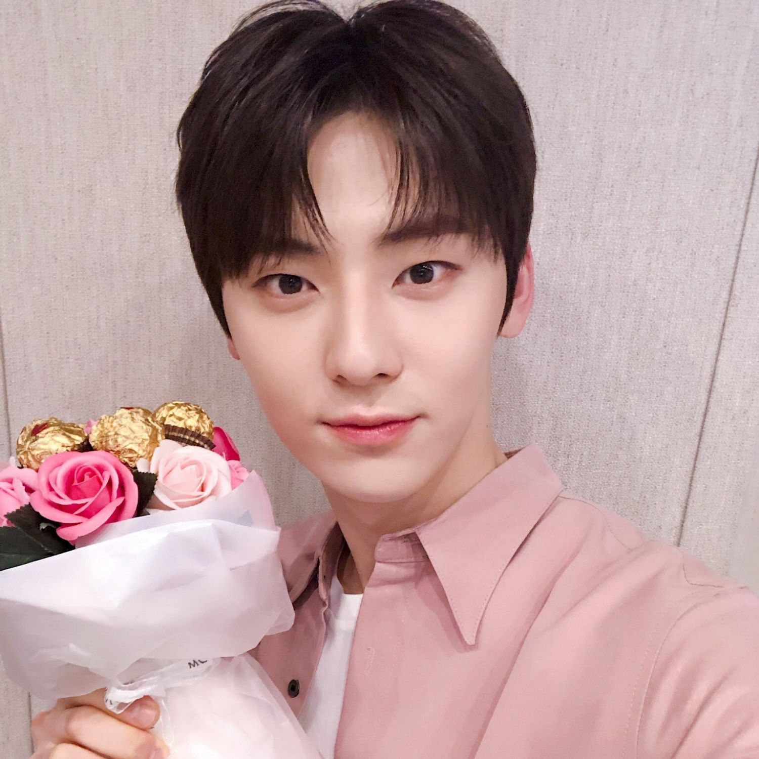 황민현의 비하인드 컷